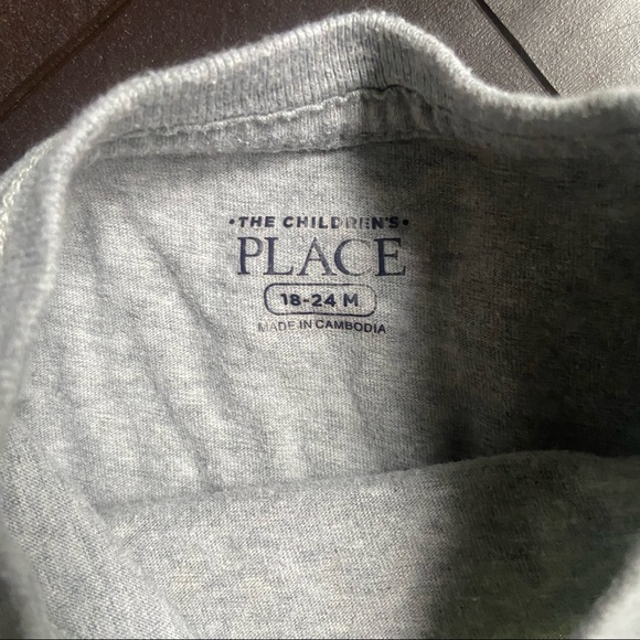 The Children’s Place gray & red genius lightbulb 2 t-shirts bundle size 18-24M - Picture 3 of 7